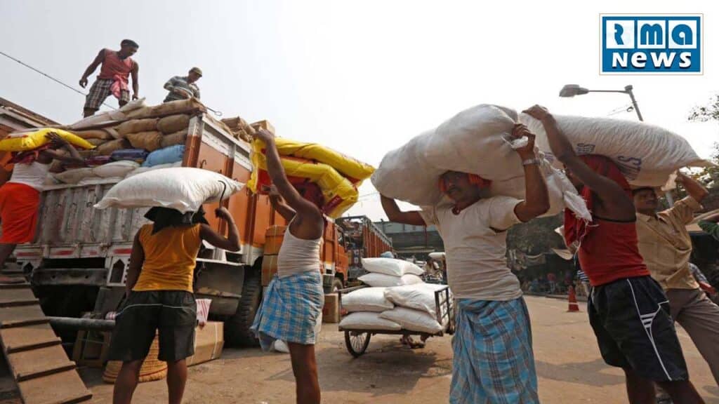 Indias informal workforce is trapped